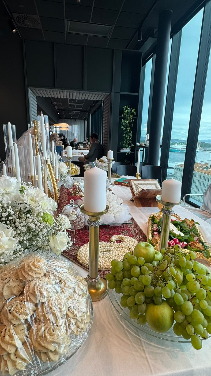 Ceremony table with white flowers, candles and grapes